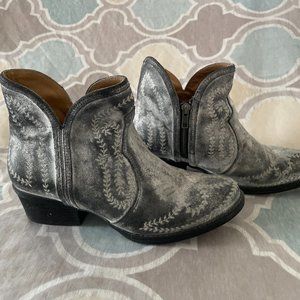 Sterling River Printed Short Cowboy Boots